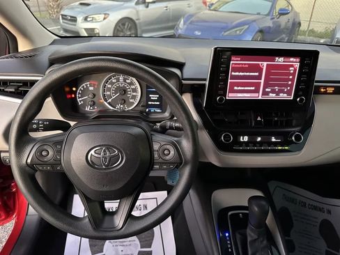 Used 2020 Toyota Corolla LE image 11