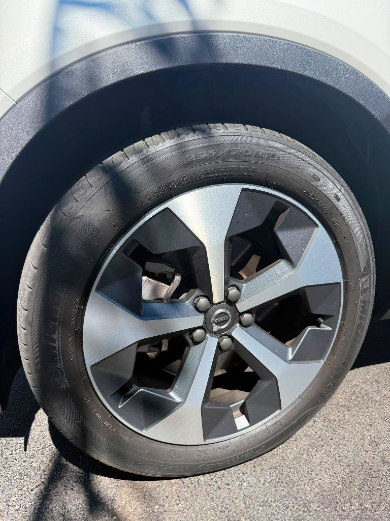 Used 2023 Volvo XC40 B5 Plus AWD/4WD image 10