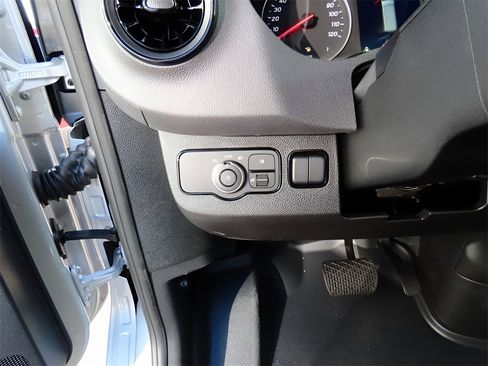 Used 2024 Mercedes-Benz Sprinter 2500 image 51