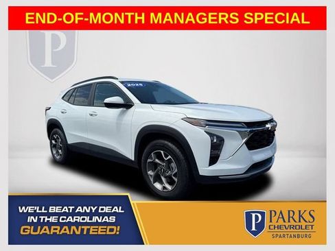 Used 2025 Chevrolet Trax LT FWD image 1