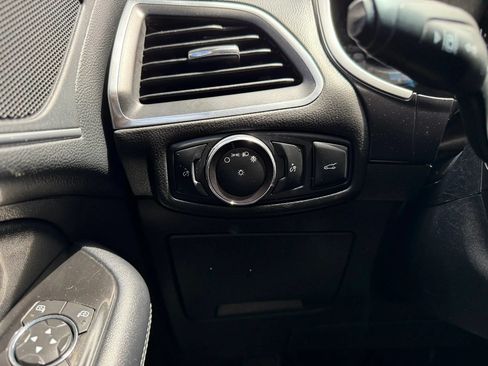Used 2018 Ford Edge Titanium w/ Equipment Group 302A AWD/4WD image 29