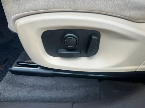 Used 2017 Jaguar F-PACE Prestige image 19