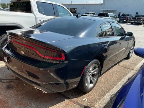 Used 2016 Dodge Charger SXT RWD image 6