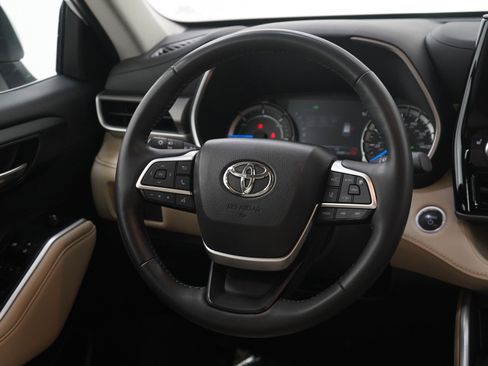 Used 2024 Toyota Highlander XLE image 14