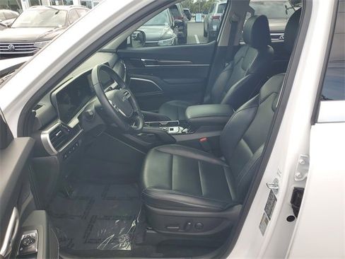Used 2025 Kia Telluride S image 17