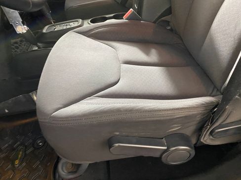 Used 2013 Jeep Wrangler Unlimited Sport image 13