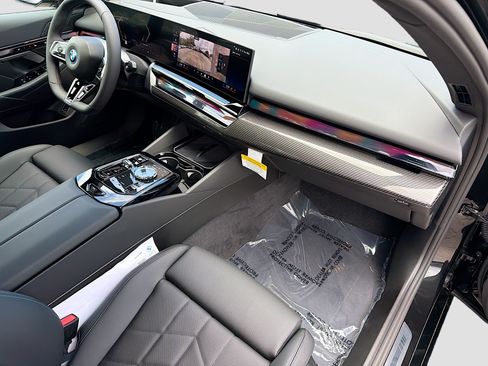 New 2027 BMW 550e xDrive w/ Executive Package AWD/4WD image 13