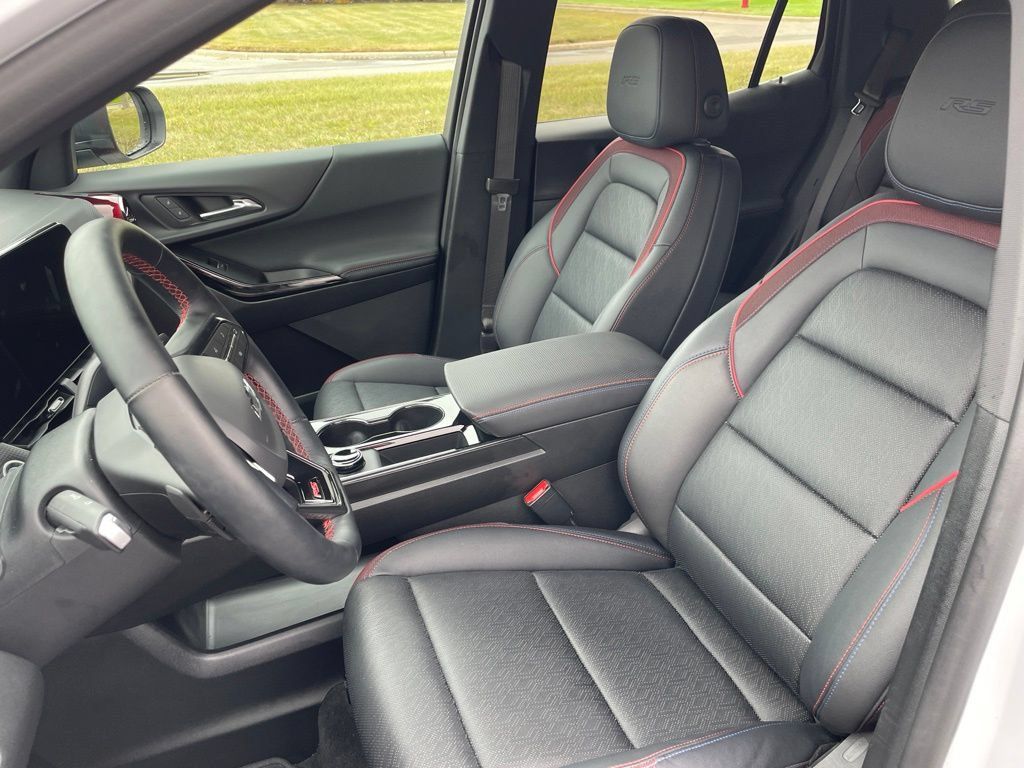Used 2025 Chevrolet Equinox RS w/ Safety and Technology Package AWD/4WD image 10