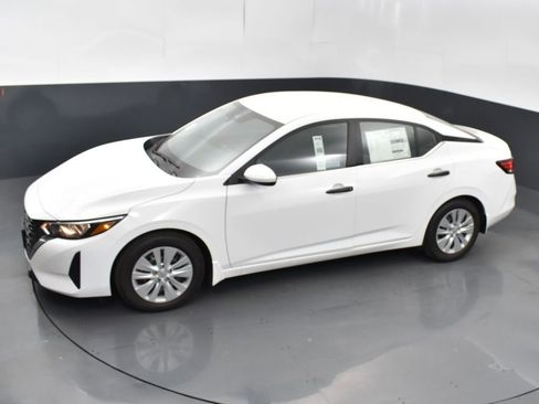 Used 2025 Nissan Sentra S image 44