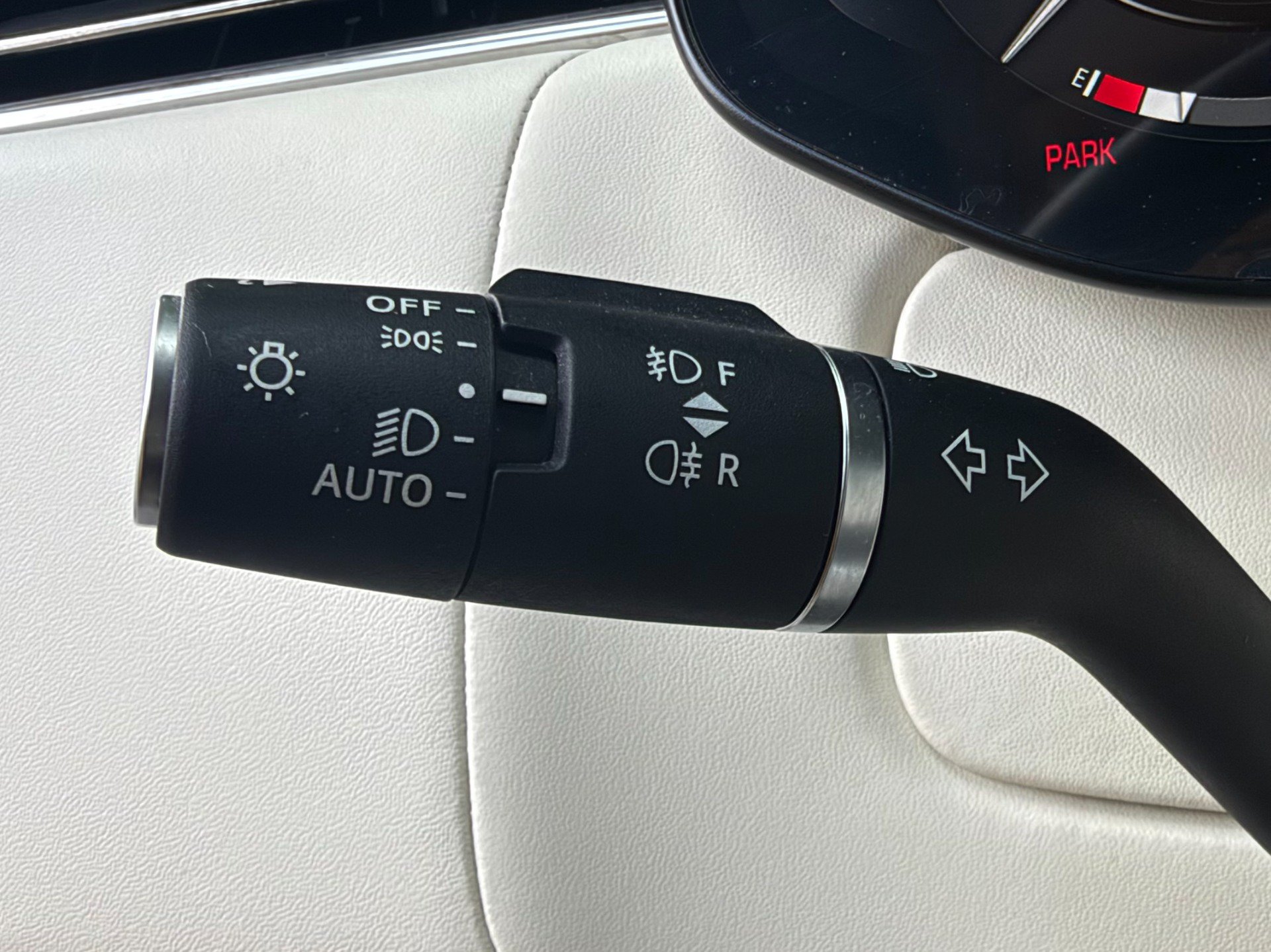 Used 2025 Land Rover Range Rover SE AWD/4WD image 48