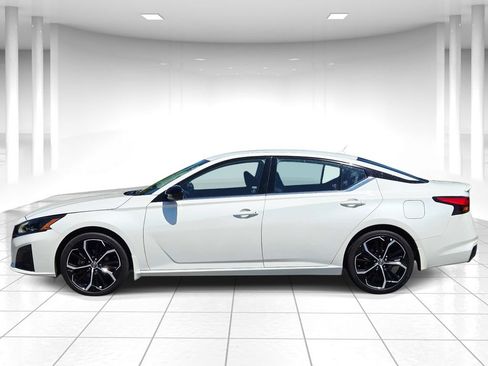 Used 2023 Nissan Altima 2.5 SR FWD image 6
