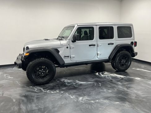 Used 2024 Jeep Wrangler Willys image 19