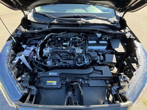 Used 2025 Toyota Corolla Cross LE image 27