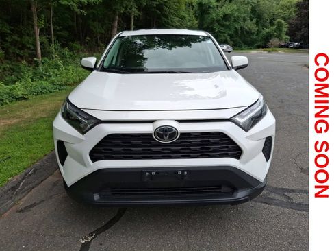 Used 2023 Toyota RAV4 LE AWD/4WD image 3