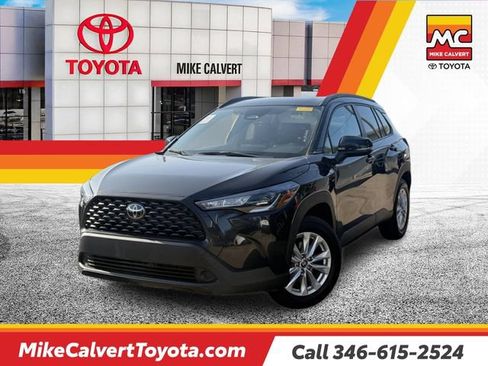 Used 2025 Toyota Corolla Cross LE FWD image 1