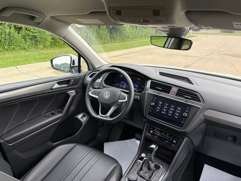 Used 2024 Volkswagen Tiguan SE AWD/4WD image 37