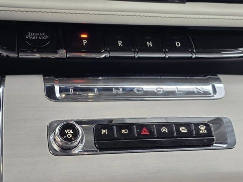 Used 2025 Lincoln Aviator Reserve w/ Equipment Group 201A image 12