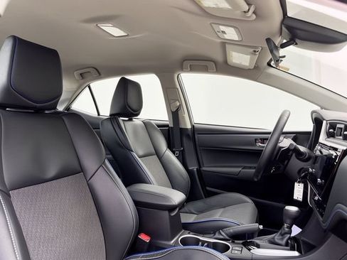 Used 2017 Toyota Corolla SE FWD image 30