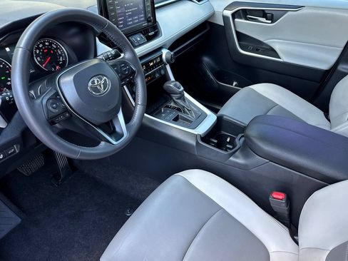 Used 2022 Toyota RAV4 XLE Premium FWD image 10