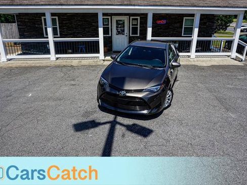 Used 2018 Toyota Corolla LE w/ Carpet Mat Package (TMS) FWD image 3