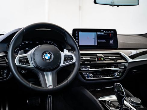 Used 2023 BMW 540i w/ M Sport Package image 4