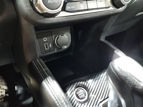 Used 2019 Nissan Kicks SV FWD image 17
