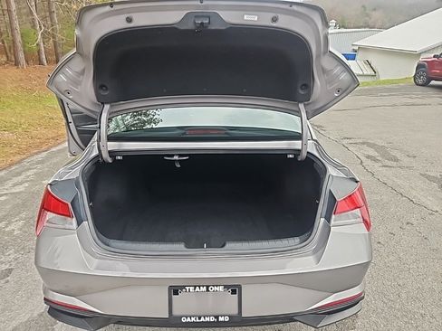 Used 2023 Hyundai Elantra SEL w/ Convenience Package image 19