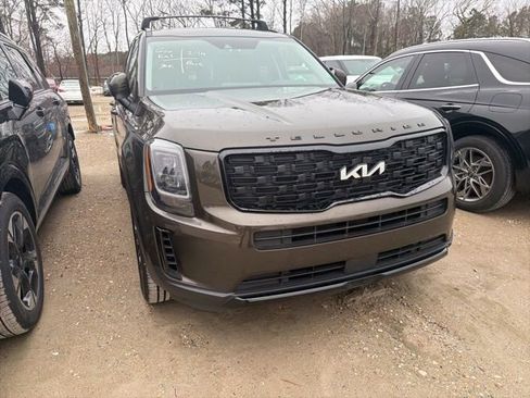 Used 2022 Kia Telluride EX w/ EX Premium Package image 2