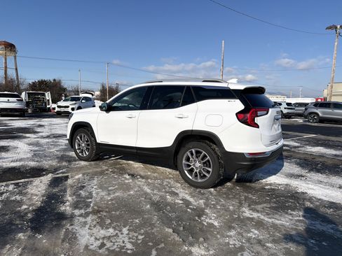 Used 2022 GMC Terrain SLT w/ Tech Package image 8