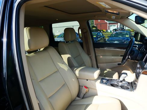 Used 2018 Jeep Grand Cherokee Limited AWD/4WD image 19