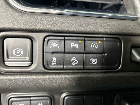 Used 2023 GMC Yukon XL AT4 w/ AT4 Premium Plus Package AWD/4WD image 14