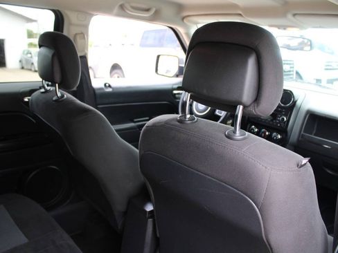 Used 2017 Jeep Patriot Latitude FWD image 10