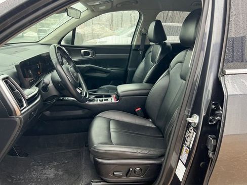 Used 2024 Kia Sorento S image 3
