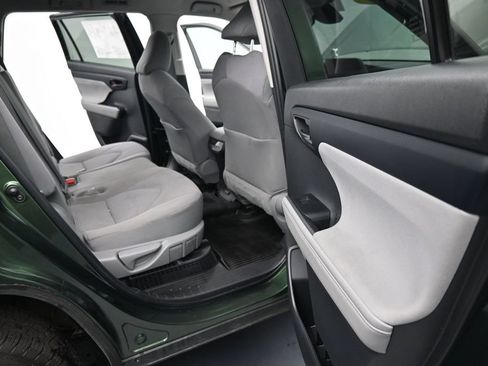 Used 2023 Toyota Highlander LE FWD image 25