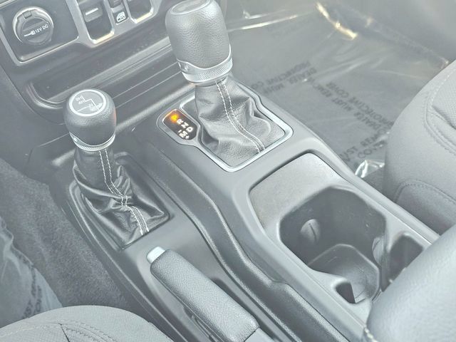 Used 2021 Jeep Wrangler Unlimited Sahara AWD/4WD image 36
