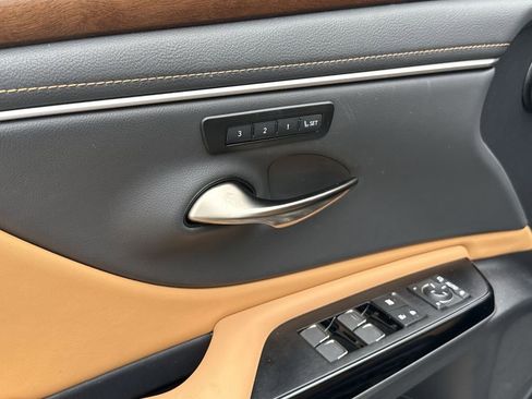 Used 2025 Lexus ES 350 w/ Premium Package image 29
