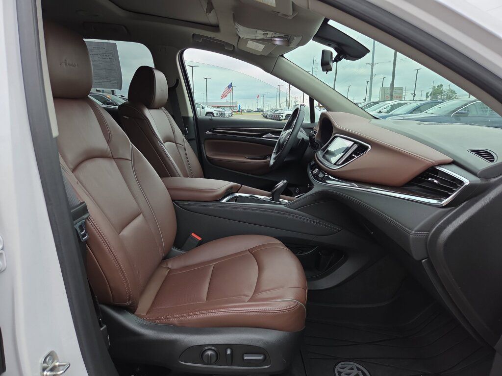 Used 2018 Buick Enclave Avenir w/ Avenir Technology Package FWD image 17