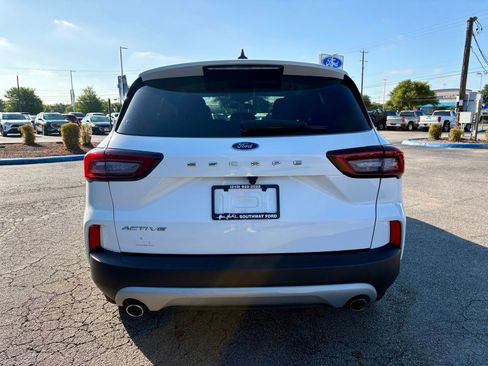 Used 2024 Ford Escape Active w/ Cold Weather Package FWD image 4