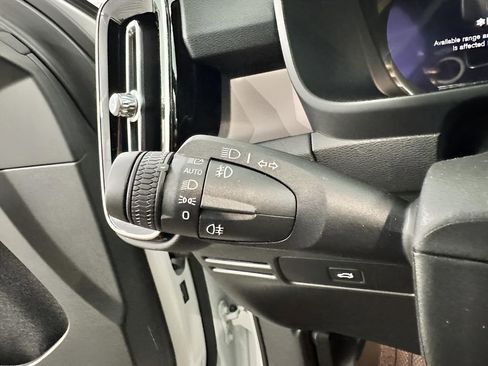 New 2024 Volvo XC40 Recharge Core w/ Protection Package Premier image 31