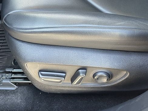 Used 2023 Toyota Highlander XLE image 8