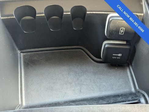 Used 2024 Chrysler Pacifica Limited FWD image 25