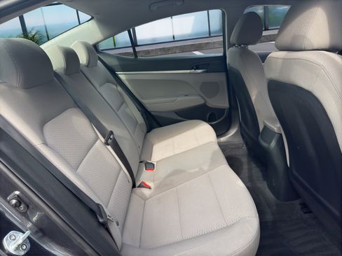 Used 2020 Hyundai Elantra SE image 19