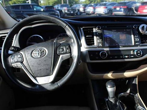Used 2014 Toyota Highlander Limited AWD/4WD image 11