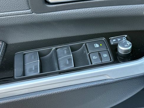 New 2026 Toyota Sienna Platinum AWD/4WD image 12