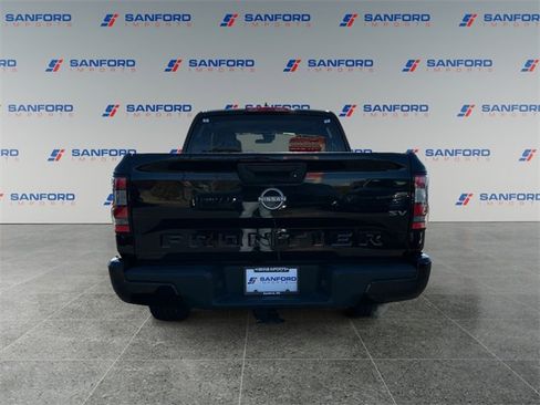 Used 2022 Nissan Frontier SV image 4