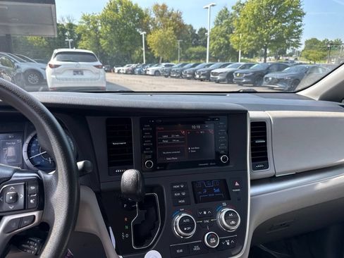 Used 2020 Toyota Sienna LE FWD image 17