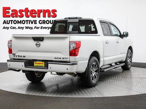Used 2020 Nissan Titan SV w/ SV Convenience Package image 5