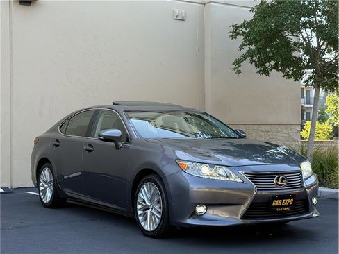 Used 2014 Lexus ES 350 w/ Luxury Package FWD image 3