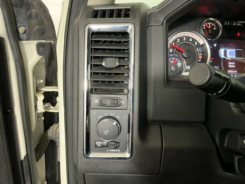 Used 2018 RAM 2500 Laramie w/ Cold Weather Group AWD/4WD image 17