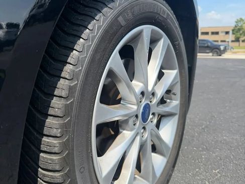 Used 2017 Ford Fusion SE FWD image 8
